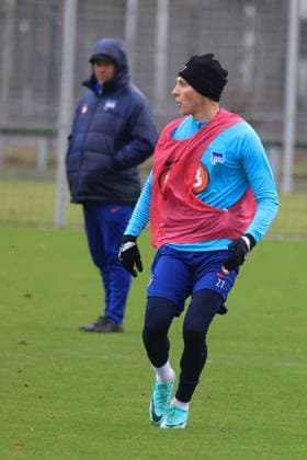 DEU, DFL, 2 FBL Hertha BSC, Training, 04 01 2024, Sportforum, Berlin, DEU, DFL, 2 FBL Hertha BSC, Training, im Bild Palko Dardai Hertha BSC Berlin 27 , Head coach Pal Dardai Hertha BSC Berlin DFL regulations prohibit any use of Photographs as image sequences and or quasi video Foto Juergen Engler nordphoto GmbH nordphotoxGmbHx xEngler nph00076