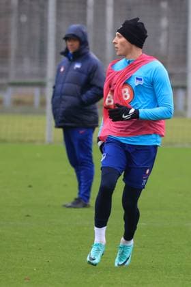 DEU, DFL, 2 FBL Hertha BSC, Training, 04 01 2024, Sportforum, Berlin, DEU, DFL, 2 FBL Hertha BSC, Training, im Bild Palko Dardai Hertha BSC Berlin 27 , Head coach Pal Dardai Hertha BSC Berlin DFL regulations prohibit any use of Photographs as image sequences and or quasi video Foto Juergen Engler nordphoto GmbH nordphotoxGmbHx xEngler nph00076