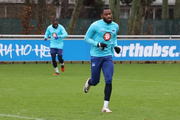 DEU, DFL, 2 FBL Hertha BSC, Training, 04 01 2024, Sportforum, Berlin, DEU, DFL, 2 FBL Hertha BSC, Training, im Bild Myziane Maolida Hertha BSC Berlin 15 , Deyovaisio Zeefuik Hertha BSC Berlin 34 DFL regulations prohibit any use of Photographs as image sequences and or quasi video Foto Juergen Engler nordphoto GmbH nordphotoxGmbHx xEngler nph00076