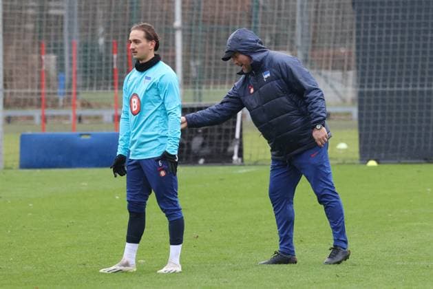DEU, DFL, 2 FBL Hertha BSC, Training, 04 01 2024, Sportforum, Berlin, DEU, DFL, 2 FBL Hertha BSC, Training, im Bild Cheftrainer Pal Dardai Hertha BSC Berlin , Michat Karbownik Hertha BSC Berlin 6 DFL regulations prohibit any use of Photographs as image sequences and or quasi video Foto Juergen Engler nordphoto GmbH nordphotoxGmbHx xEngler nph00076