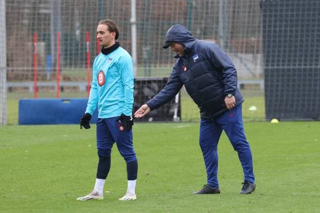 DEU, DFL, 2 FBL Hertha BSC, Training, 04 01 2024, Sportforum, Berlin, DEU, DFL, 2 FBL Hertha BSC, Training, im Bild Cheftrainer Pal Dardai Hertha BSC Berlin , Michat Karbownik Hertha BSC Berlin 6 DFL regulations prohibit any use of Photographs as image sequences and or quasi video Foto Juergen Engler nordphoto GmbH nordphotoxGmbHx xEngler nph00076