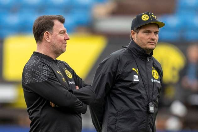 Soccer 1 Bundesliga, 2023 2024 season, Borussia Dortmund training camp on 04 01 2024 in Marbella Spain Mental coach and sports psychologist Philipp Laux l and coach Edin Terzic observe the training session Copyright: xDavidxInderliedx