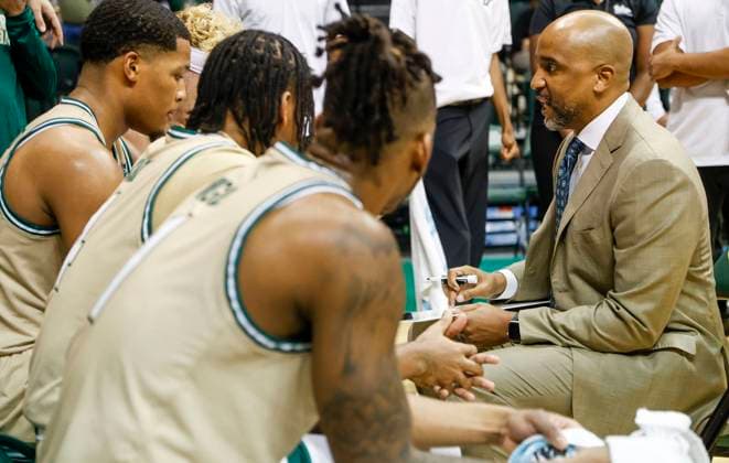 January 4, 2024, Tampa, Florida, USA: South Florida Bulls head coach Amir Abdur-Rahim instructs players before second half against the Temple Owls at Yuengling Center in Tampa on Thursday, Jan. 4, 2024. Tampa USA - ZUMAs70_ 20240104_zan_s70_028 Copyright: xIvyxCeballox - ZUMA0383 0383355200st Copyright: xIMAGO IvyxCeballox