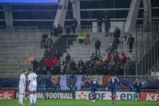 Supporters de Montpelier Herault SC - Ambiance FOOTBALL : Amiens SC vs Montpellier HSC - Coupe de France - 32e de Finale - 06 01 2024 BaptisteAutissier Panoramic 