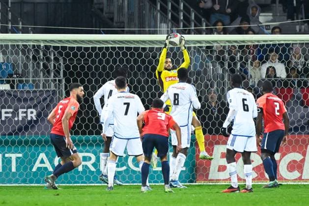 Alaa BELLAAROUCH ( 1 - Strasbourg ) during the French Cup match between Avoine OCC and RC Strasbourg Alsace at Stade de la Vallee du Cher on January 06, 2024 in Tours, France. ( Photo by federico pestellini panoramic ) - FOOTBALL : Avoine vs Strasbourg - Coupe de France - 06 01 2024 FedericoPestellini Panoramic 
