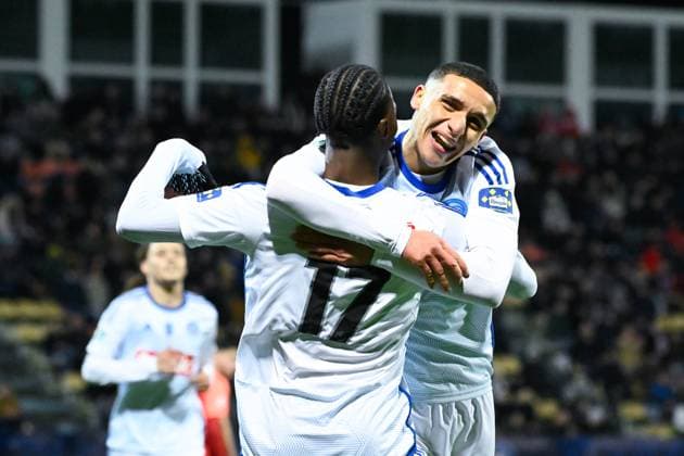 Mohamed Bechikh ( 20 - Strasbourg ) celebrates with teammates during the French Cup match between Avoine OCC and RC Strasbourg Alsace at Stade de la Vallee du Cher on January 06, 2024 in Tours, France. ( Photo by federico pestellini panoramic ) - FOOTBALL : Avoine vs Strasbourg - Coupe de France - 06 01 2024 FedericoPestellini Panoramic 