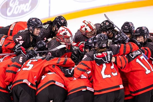 06 01 2024, Zug, BOSSARD Arena, U18 Women World Cup Canada Germany, Canada squad before the match 30 goalkeeper Hannah Clark Canada  Copyright: xJustPictures.ch VedranxGalijasx