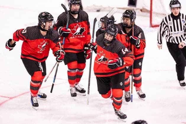 06 01 2024, Zug, BOSSARD Arena, U18 Women World Cup Canada Germany, 14 Sienna D alessandro Canada celebrates her goal with team 1 0  Copyright: xJustPictures.ch VedranxGalijasx