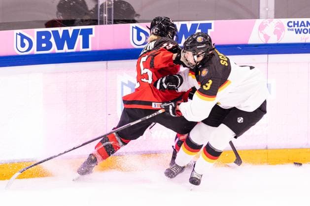 06 01 2024, Zug, BOSSARD Arena, U18 Women World Cup Canada Germany, 3 Martina Schrick Germany against 15 Jessica Pellerin Canada  Copyright: xJustPictures.ch VedranxGalijasx