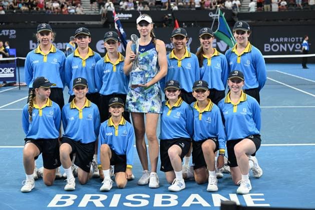 TENNIS BRISBANE INTERNATIONAL, Elena Rybakina of Kazakhstan celebrates winning with the trophy and ball kids against Aryna Sabalenka of Belarus during the women?s Final on Day 8 of the 2024 Brisbane International at the Queensland Tennis Centre in Brisbane, Sunday, January 7, 2024. ( NO ARCHIVING, EDITORIAL USE ONLY, NO USE IN BOOKS WITHOUT CONSENT BRISBANE QUEENSLAND AUSTRALIA  Copyright: xDARRENxENGLANDx 20240107001885853269