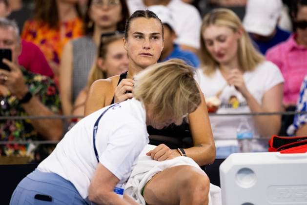 Aryna Sabalenka receives treatment for an injury Womens Final Brisbane international 7th January 2024 Brisbane International Tennis Tournament, Day Eight, Queensland Tennis Centre, Brisbane, Australia - 07 Jan 2024  Copyright: xBenxSymons Shutterstockx 14286931bn
