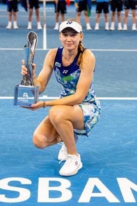 ELENA RYBAKINA receives her trophy after winning the Womens Final Brisbane international 7th January 2024 Brisbane International Tennis Tournament, Day Eight, Queensland Tennis Centre, Brisbane, Australia - 07 Jan 2024  Copyright: xBenxSymons Shutterstockx 14286931cp