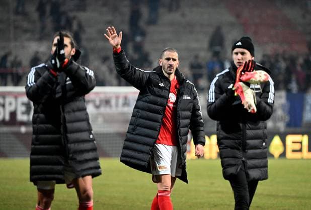 Football, Men, Season 2023 2024, Test match, 1 FC Union Berlin Arminia Bielefeld 2 0 , f l Christopher Trimmel 1 FC Union , Leonardo Bonucci 1 FC Union Berlin , Goalkeeper Jakob Busk 1 FC Union Berlin , Cheering after the final whistle, 06 01 2024, Copyright: xMatthiasxKochx