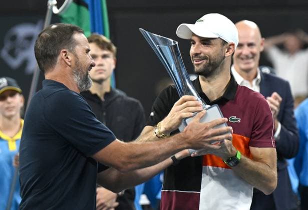 TENNIS BRISBANE INTERNATIONAL, Pat Rafter (left) presents the trophy to Grigor Dimitrov (right) of Belarus after he won the men?s Final against Holger Rune of Denmark on Day 8 of the 2024 Brisbane International at the Queensland Tennis Centre in Brisbane, Sunday, January 7, 2024. ( NO ARCHIVING, EDITORIAL USE ONLY, NO USE IN BOOKS WITHOUT CONSENT BRISBANE QUEENSLAND AUSTRALIA  Copyright: xDARRENxENGLANDx 20240107001885890247