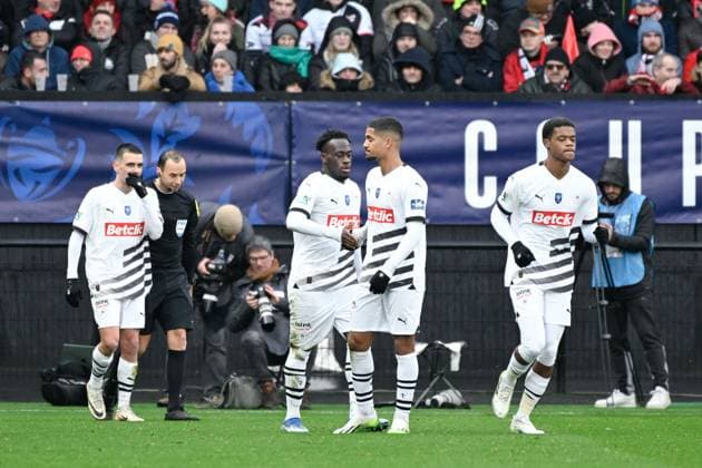 Kalimuendo Arnaud ( 9 - Rennes ) celebrates with teammates during the French Cup match between EA Guingamp and Stade Rennais at Stade du Roudourou on January 07, 2024 in Guingamp, France. ( Photo by federico pestellini panoramic ) - FOOTBALL : Guingamp vs Rennes - Coupe de France - 07 01 2024 FedericoPestellini Panoramic 