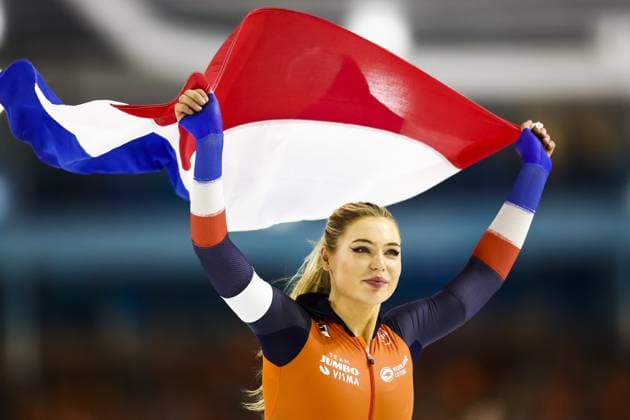 Sport Themen der Woche KW01 HEERENVEEN - Jutta Leerdam (NED) cheers after winning the women s 1000 meters at the European Championship, EM, Europameisterschaft distances. ANP VINCENT JANNINK xVIxANPxSportx xxANPxIVx 487890690 originalFilename: 487890690.jpg
