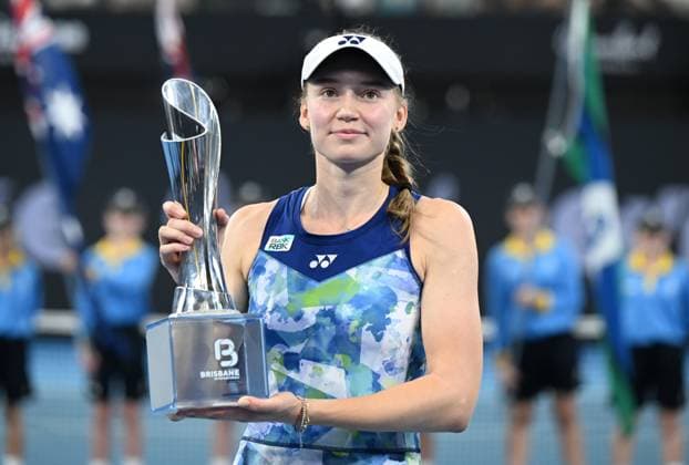 TENNIS BRISBANE INTERNATIONAL, Elena Rybakina of Kazakhstan celebrates winning with the trophy against Aryna Sabalenka of Belarus during the women?s Final on Day 8 of the 2024 Brisbane International at the Queensland Tennis Centre in Brisbane, Sunday, January 7, 2024. ( NO ARCHIVING, EDITORIAL USE ONLY, NO USE IN BOOKS WITHOUT CONSENT BRISBANE QUEENSLAND AUSTRALIA  Copyright: xDARRENxENGLANDx 20240108001885983117