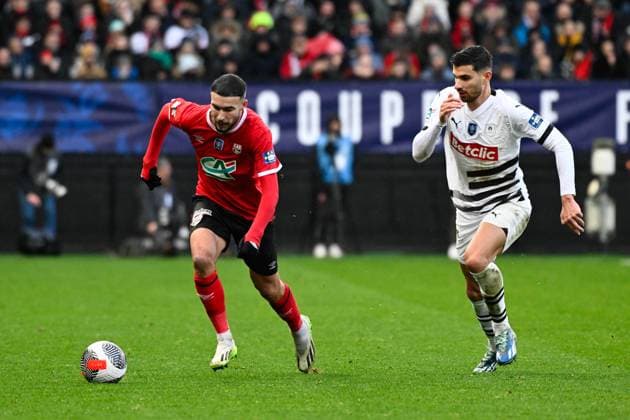 Mergem Mehdi ( 10 - Guingamp ) and Terrier Martin ( 7 - Rennes ) during the French Cup match between EA Guingamp and Stade Rennais at Stade du Roudourou on January 07, 2024 in Guingamp, France. ( Photo by federico pestellini panoramic ) - FOOTBALL : Guingamp vs Rennes - Coupe de France - 07 01 2024 FedericoPestellini Panoramic 