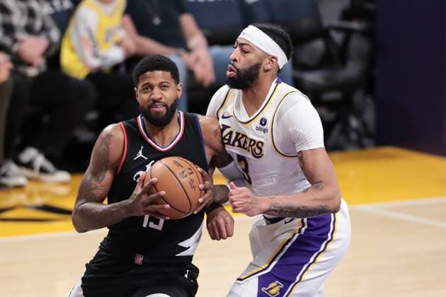 Sport Themen der Woche KW01 Sport Bilder des Tages LOS ANGELES, CA - JANUARY 07: LA Clippers forward Paul George (13) drives on Los Angeles Lakers forward Anthony Davis (3) during the NBA, Basketball Herren, USA game between the Los Angeles Clippers and the Los Angeles Lakers on January 07, 2024, at Crypto.com Arena in Los Angeles, CA. (Photo by Jevone Moore Icon Sportswire) NBA: JAN 07 Clippers at Lakers EDITORIAL USE ONLY Icon2024010721