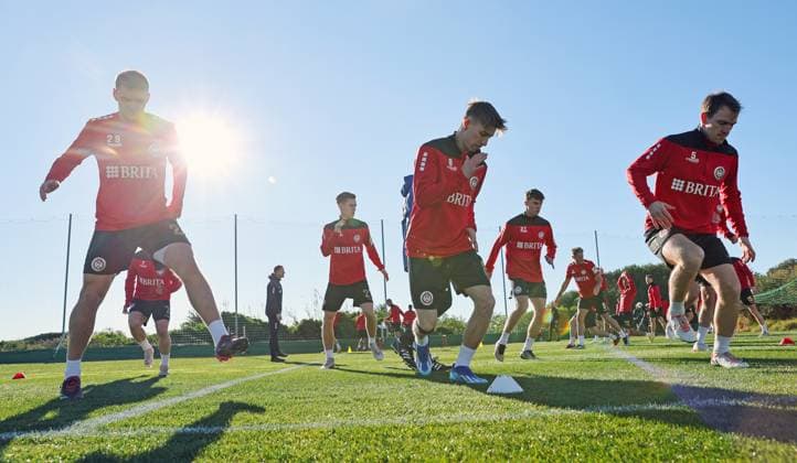 Football 2 Bundesliga training camp SV Wehen Wiesbaden 08 01 24, Sunshine galore at the first training session in El Saler,