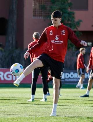 08 01 2024 Soccer 2 Soccer Bundesliga Season 2023 2024 1 FC Nuremberg FCN Club Training Camp Winter Winter Training Camp Marbella Spain Sports Photo Zink DaMa xdaxmax Marcel Wenig 33, 1 FC Nuremberg FCN plays ball
