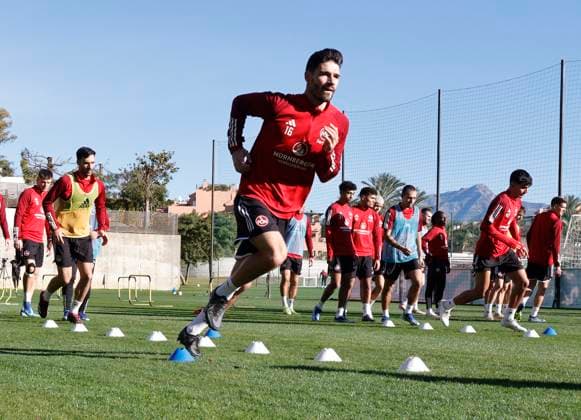 08 01 2024 Soccer 2 Soccer Bundesliga Season 2023 2024 1 FC Nuremberg FCN Club Training Camp Winter Winter Training Camp Marbella Spain Sportfoto Zink DaMa xdaxmax Christopher Schindler 16, 1 FC Nuremberg FCN warms up