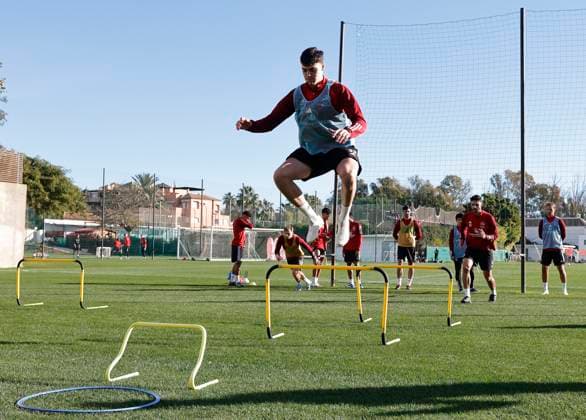 08 01 2024 Soccer 2 Soccer Bundesliga Season 2023 2024 1 FC Nuremberg FCN Club Training Camp Winter Winter Training Camp Marbella Spain Sports Photo Zink DaMa xdaxmax Marcel Wenig 33, 1 FC Nuremberg FCN warms up