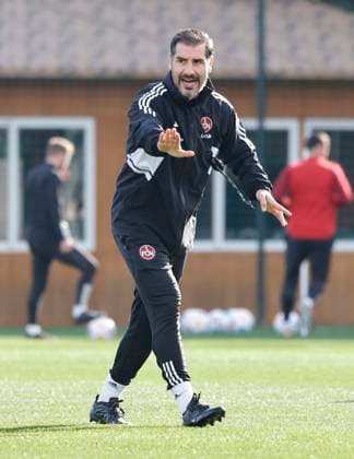 08 01 2024 Soccer 2 Soccer Bundesliga Season 2023 2024 1 FC Nuremberg FCN Club Training Camp Winter Winter Training Camp Marbella Spain Sports Photo Zinc DaMa xdaxmax Cristian Fiel Coach 1 FC Nuremberg FCN indicates gestures directs gives instructions