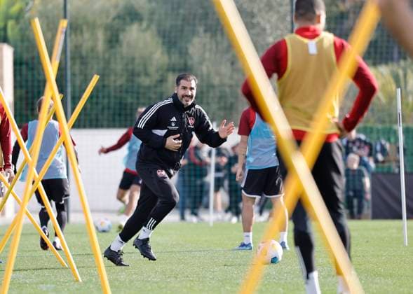 08 01 2024 Soccer 2 Soccer Bundesliga Season 2023 2024 1 FC Nuremberg FCN Club Training Camp Winter Winter Training Camp Marbella Spain Sports Photo Zinc DaMa xdaxmax Cristian Fiel Coach 1 FC Nuremberg FCN indicates gestures directs gives instructions