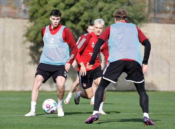 08 01 2024 Soccer 2 Soccer Bundesliga Season 2023 2024 1 FC Nürnberg FCN Club Training Camp Winter Winter Training Camp Marbella Spain Sportfoto Zink DaMa xdaxmax Marcel Wenig 33, 1 FC Nürnberg FCN Jannik Hofmann 43, 1 FC Nürnberg FCN Felix Lohkemper 7, 1 FC Nürnberg FCN