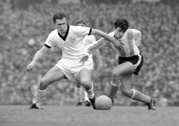 Fussball WM Weltmeisterschaft 1966 in England Deutschland - Argentinien Franz Beckenbauer *** Football World Cup 1966 in England Germany Argentina Franz Beckenbauer