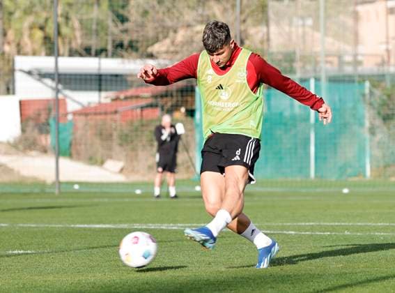 08 01 2024 Soccer 2 Soccer Bundesliga Season 2023 2024 1 FC Nuremberg FCN Club Training Camp Winter Winter Training Camp Marbella Spain Sports Photo Zink DaMa xdaxmax Taylan Duman 8, 1 FC Nuremberg FCN with shot on goal