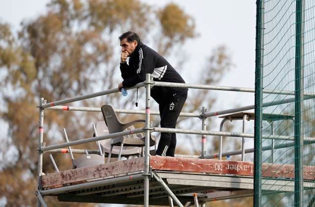 08 01 2024 Soccer 2 Soccer Bundesliga Season 2023 2024 1 FC Nuremberg FCN Club Training Camp Winter Winter Training Camp Marbella Spain Sports Photo Zinc DaMa xdaxmax Cristian Fiel Coach 1 FC Nuremberg FCN gets an overview of the training session from a scaffolding platform