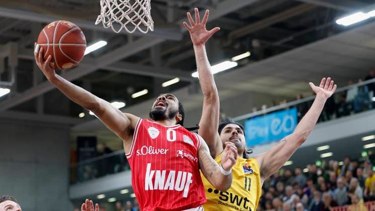 Sport Themen der Woche KW02 Sport Bilder des Tages v. l. Otis Livingston (Wuerzburg Baskets, 0) und Erol Ersek (Tigers Tuebingen, 11). 08.01.2024, Basketball, BBL, Tigers Tuebingen Wuerzburg Baskets , GER, Tuebingen, Paul Horn-Arena. *** f l Otis Livingston Wuerzburg Baskets, 0 and Erol Ersek Tigers Tuebingen, 11 08 01 2024, Basketball, BBL, Tigers Tuebingen Wuerzburg Baskets , GER, Tuebingen, Paul Horn Arena Copyright: HMBxMedia xHeikoxBecker