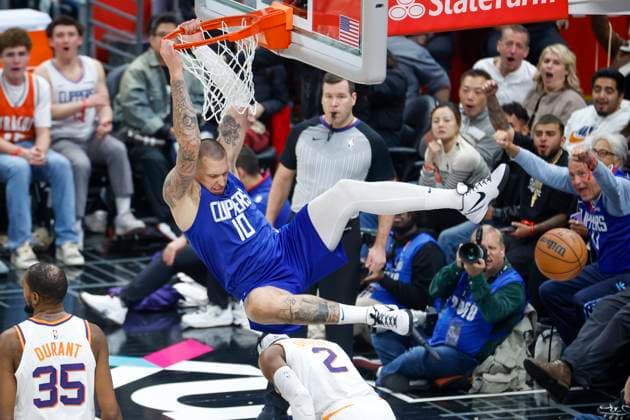 Bilder des Jahres 2024, Sport 01 Januar Sport Themen der Woche KW02 Sport Bilder des Tages January 8, 2024, Los Angeles, California, Usa: Los Angeles Clippers Daniel Theis 10 drives against over Phoenix Suns Josh Okogie 2 during an NBA, Basketball Herren, USA basketball game at Crypto.com Arena, Monday Jan. 8, 2024, in Los Angeles. Los Angeles Usa - ZUMAc68_ 20240108_zaf_c68_006 Copyright: xRingoxChiux