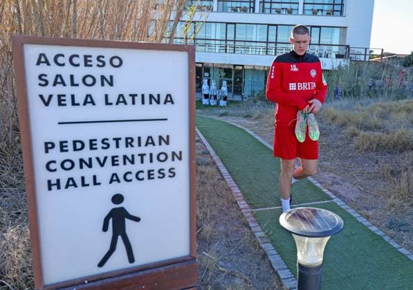 Football 2 Bundesliga training camp SV Wehen Wiesbaden 08 01 24, Sunshine galore on the first day in El Saler, Max Reinthaler