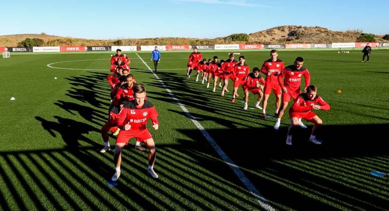 Football 2 Bundesliga training camp SV Wehen Wiesbaden 08 01 24, Sunshine galore on the first day in El Saler,