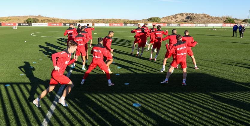 Football 2 Bundesliga training camp SV Wehen Wiesbaden 08 01 24, Sunshine galore on the first day in El Saler,