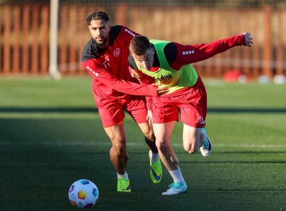 Soccer 2 Bundesliga training camp SV Wehen Wiesbaden 08 01 24, Keanan Bennetts, Franko Kovacevic,