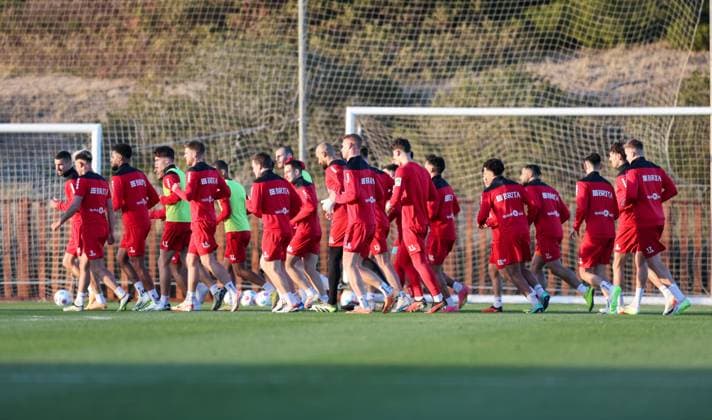 Football 2 Bundesliga training camp SV Wehen Wiesbaden 08 01 24, Sunshine galore at the first training session in El Saler,