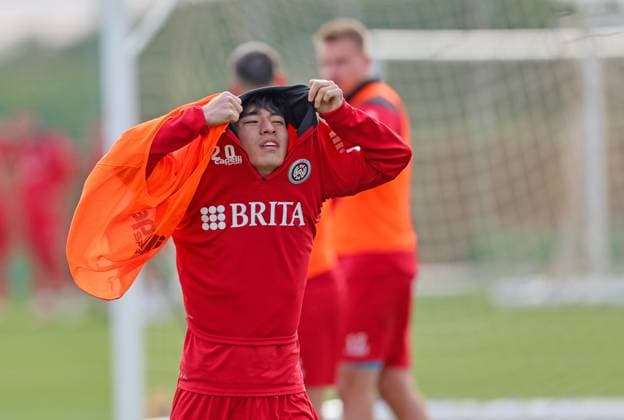 Soccer 2 Bundesliga training camp SV Wehen Wiesbaden 09 01 24, But warmer than expected Hyun ju Lee,