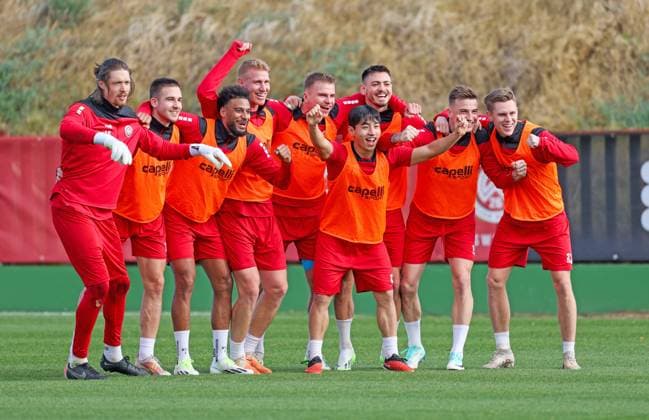Soccer 2 Bundesliga training camp SV Wehen Wiesbaden 09 01 24, Once cheering winning team of todays training, the afternoon is free,