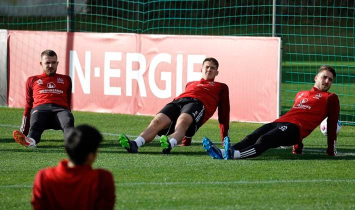 10 01 2024 Soccer 2 Soccer Bundesliga Season 2023 2024 1 FC Nürnberg FCN Club Training Camp Winter Winter Training Camp Marbella Spain Sportfoto Zink DaMa xdaxmax Jannes Kilian Horn 38, 1 FC Nürnberg FCN Florian Flick 6, 1 FC Nürnberg FCN Lukas Schleimer 36, 1 FC Nürnberg FCN stretching