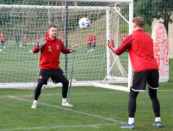 10 01 2024 Soccer 2 Soccer Bundesliga Season 2023 2024 1 FC Nürnberg FCN Club Training Camp Winter Winter Training Camp Marbella Spain Sportfoto Zink DaMa xdaxmax Christian Mathenia 26, 1 FC Nürnberg FCN Nicolas Ortegel 1 FC Nürnberg FCN at goalkeeper training