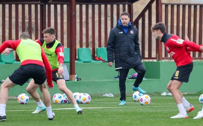 Soccer 2 Bundesliga training camp SV Wehen Wiesbaden 10 01 24, U19 coach Christian Mollocher,