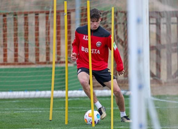 Soccer 2 Bundesliga training camp SV Wehen Wiesbaden 10 01 24, Ben Nink,