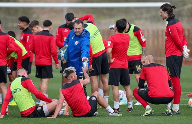 Football 2 Bundesliga training camp SV Wehen Wiesbaden 10 01 24, Tough session on Wednesday morning,