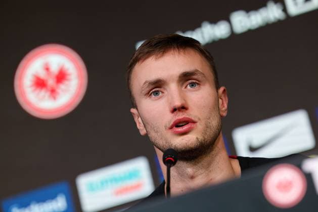 Sport Themen der Woche KW02 Sport Bilder des Tages Frankfurt am Main am 10. Januar 2024 Pressekonferenz Eintracht Frankfurt mit Neuzugang Sasa Kalajdzic (Eintracht Frankfurt) v.l., Sasa Kalajdzic (Eintracht Frankfurt) , Logo Eintracht Frankfurt *** Frankfurt am Main on January 10, 2024 Press conference Eintracht Frankfurt with new signing Sasa Kalajdzic Eintracht Frankfurt f l , Sasa Kalajdzic Eintracht Frankfurt , Logo Eintracht Frankfurt Copyright: JoaquimxFerreira