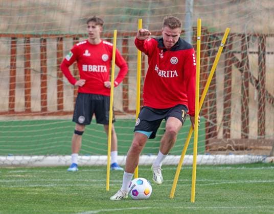 Soccer 2 Bundesliga training camp SV Wehen Wiesbaden 10 01 24, Florian Carstens,