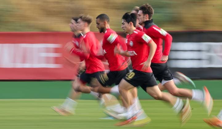 Soccer 2 Bundesliga training camp SV Wehen Wiesbaden 10 01 24, the program included a series of runs,
